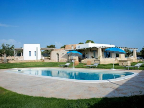 Luxurious Villa in Torre Suda with Jacuzzi Torre Pali
